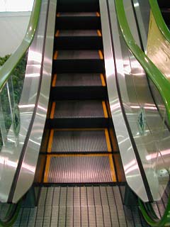 故障中のエスカレーター